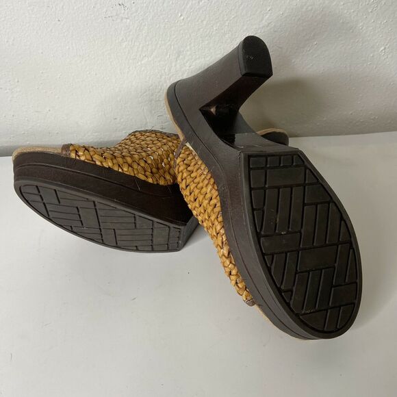 Mudd Brown Woven Slip On Chunky Platform Open Toe Heels size 8 - Picture 4 of 6
